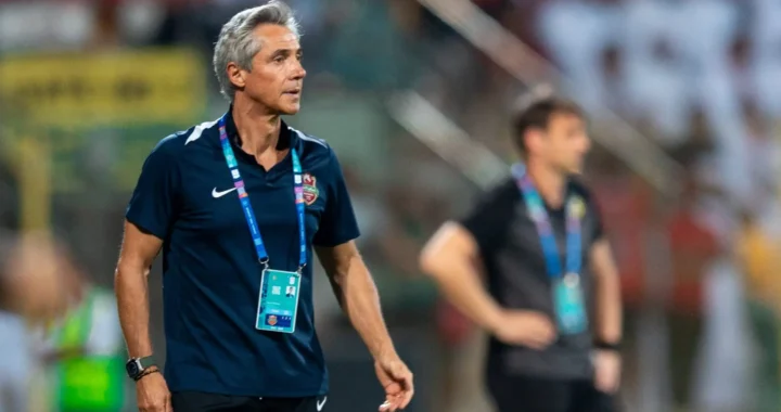 Shabab Al Ahli de Paulo Sousa vence dérbi e mantém-se na liderança da liga dos Emirados Árabes Unidos